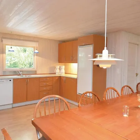 Prázdninový dům 5 Bedroom Amazing In Vaeggerlose Bøtø By